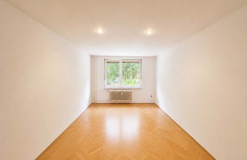 ZNÍŽENÁ CENA!!! 3-IZBOVÝ BYT 65 m² | 3 NEPRIECHODNÉ IZBY | PARK JANKA KRÁĽA | TRNAVA