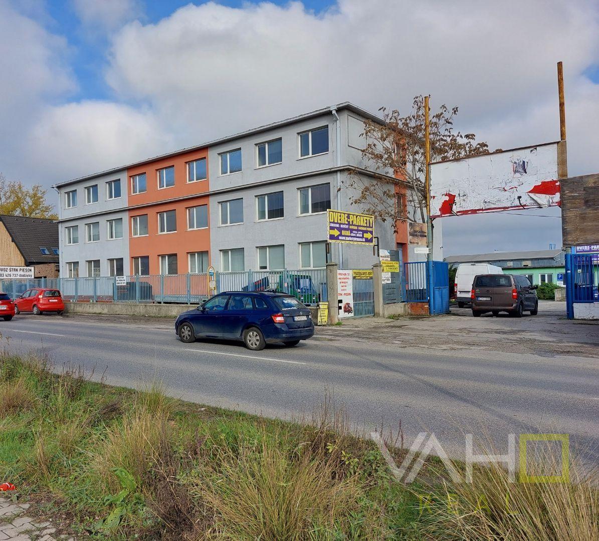 Prenájom kancelárskych  priestorov, parkovanie v areáli,  Trstínska ul., Trnava