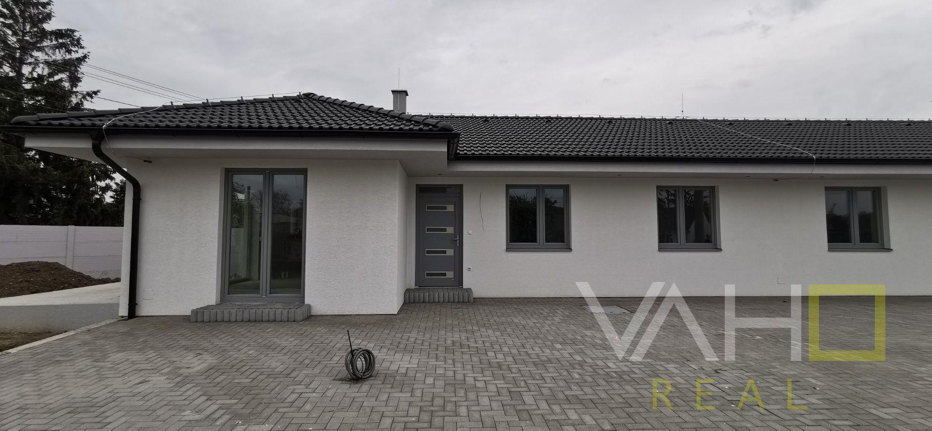 VAHOreal*NOVOSTAVBA, SUPER CENA, 3 -izb. rodinný dom, Dubovany