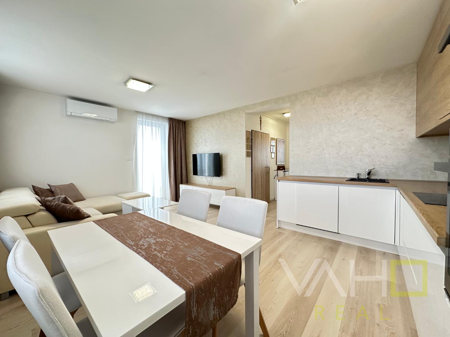 VAHOreal* PRENAJATÉ !* ŠTÝLOVÉ BÝVANIE LEN NA SKOK OD TRNAVY – 2-IZBOVÝ BYT S TERASOU A PARKOVANÍM V BIELOM KOSTOLE!