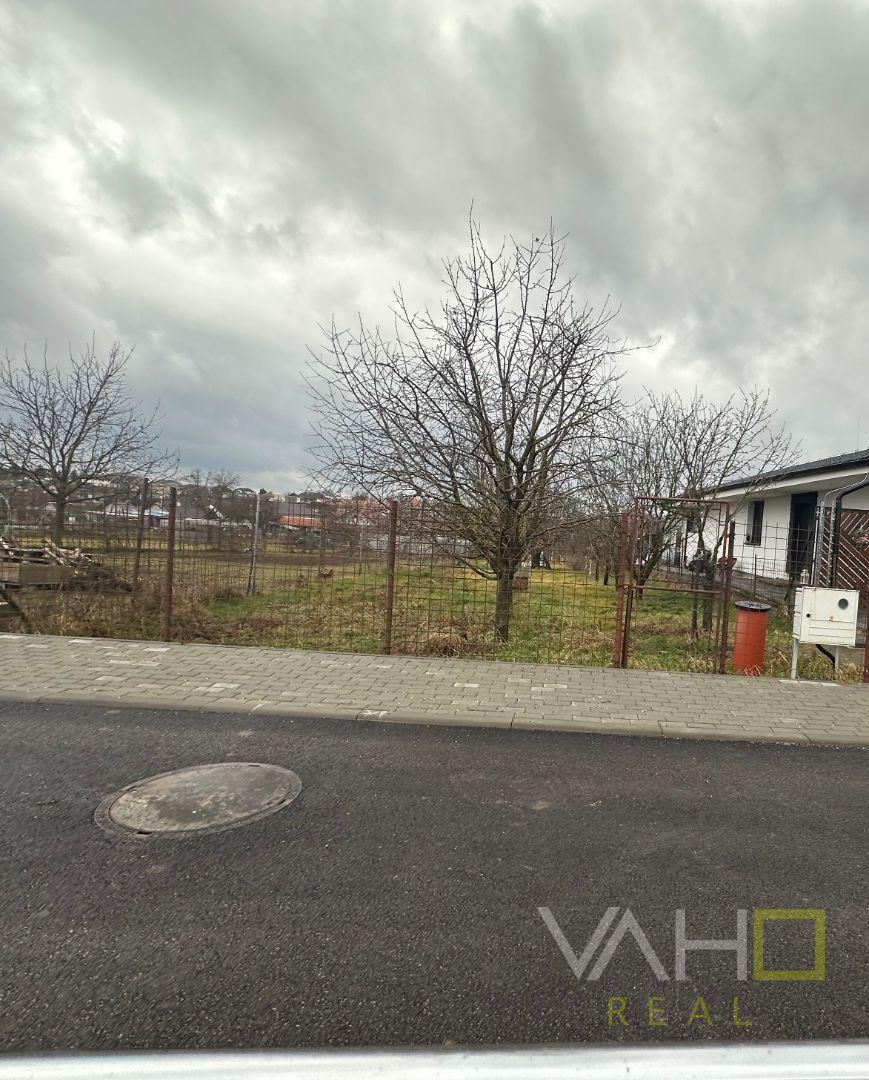 VÝBORNÁ LOKALITA,  NOVÁ ULICA!!! výmera 500m2, všetky IS, obec Veľké Kostoľany