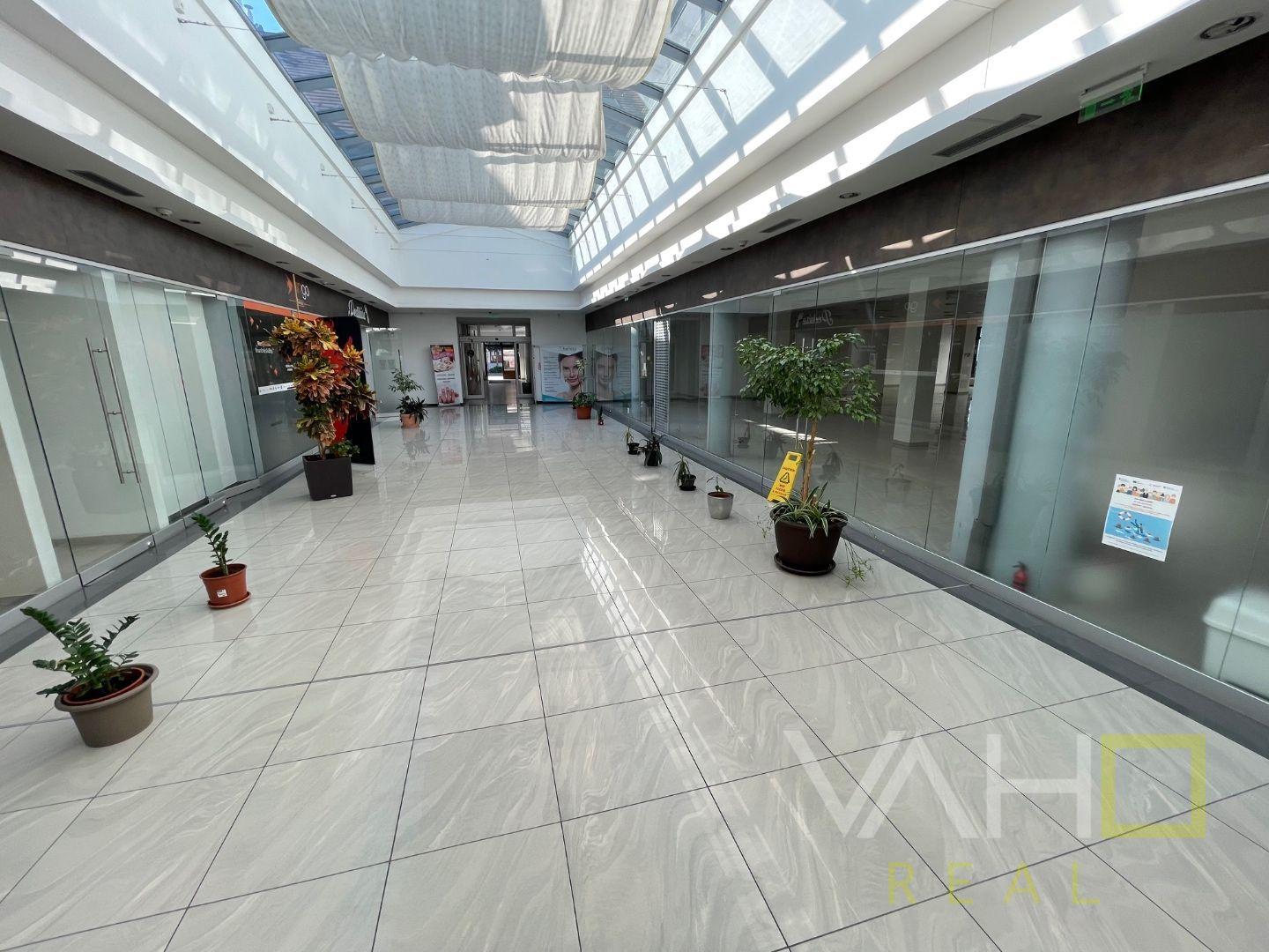 Prenájom EXKLUZÍVNY PRIESTOR PRIAMO V CENTRE , ul. Hviezdoslavova v TRNAVE