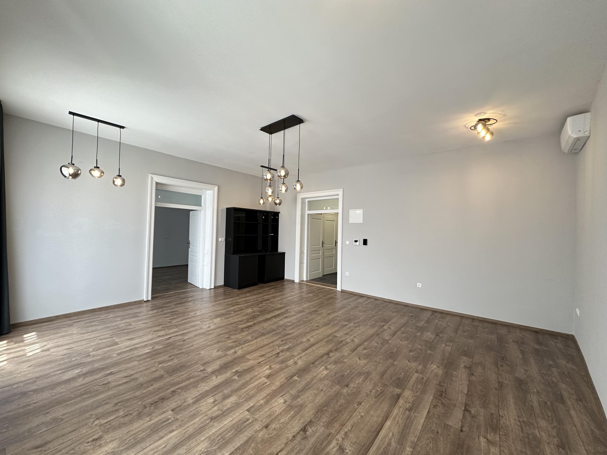 NA PRENÁJOM 2-izbový kancelársky priestor na Trojičnom námestí, Trnava