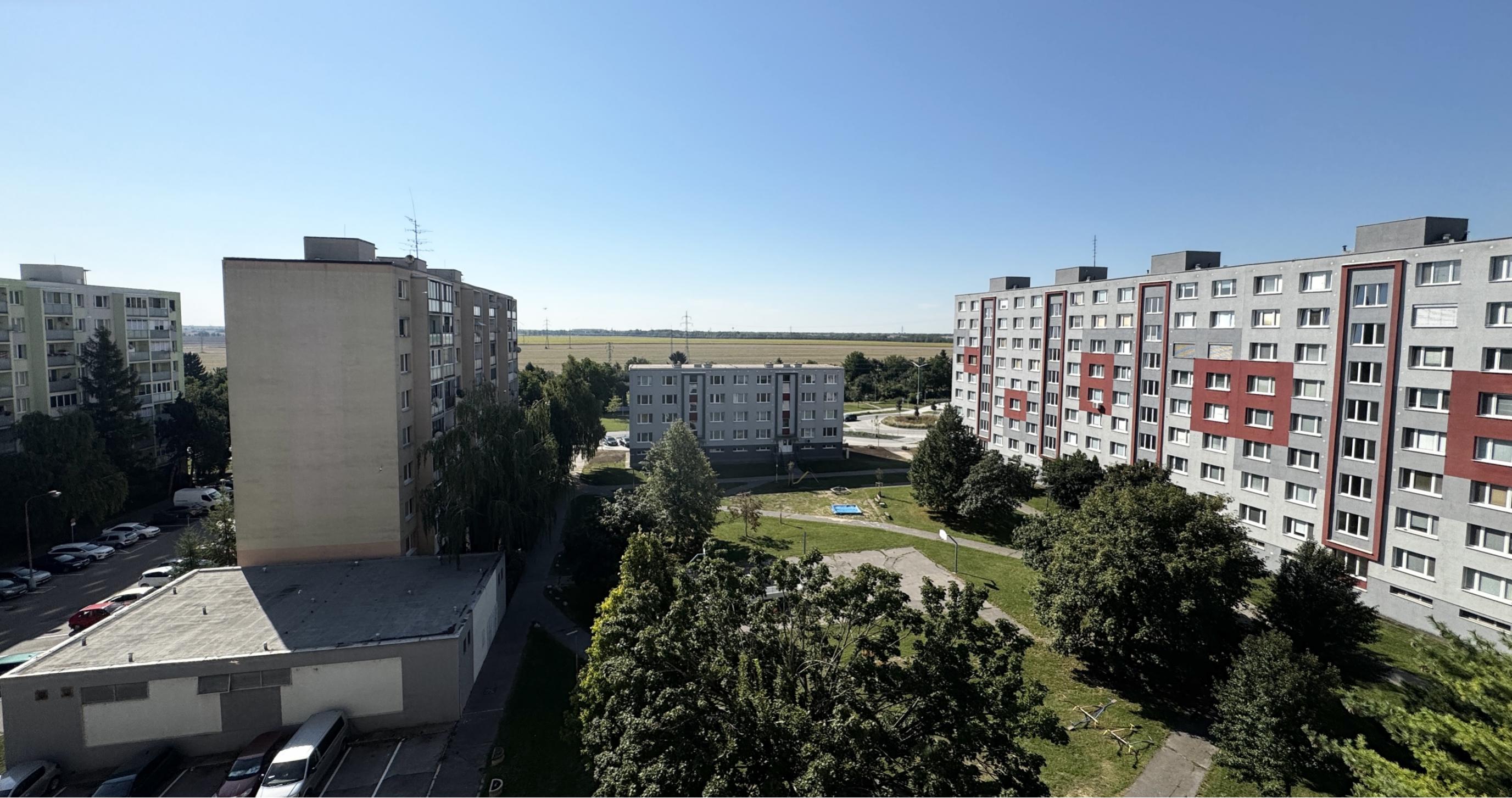 REZERVOVANÉ!!! 1-izbový byt na predaj s loggiou – Nerudova ulica, Trnava 🏢