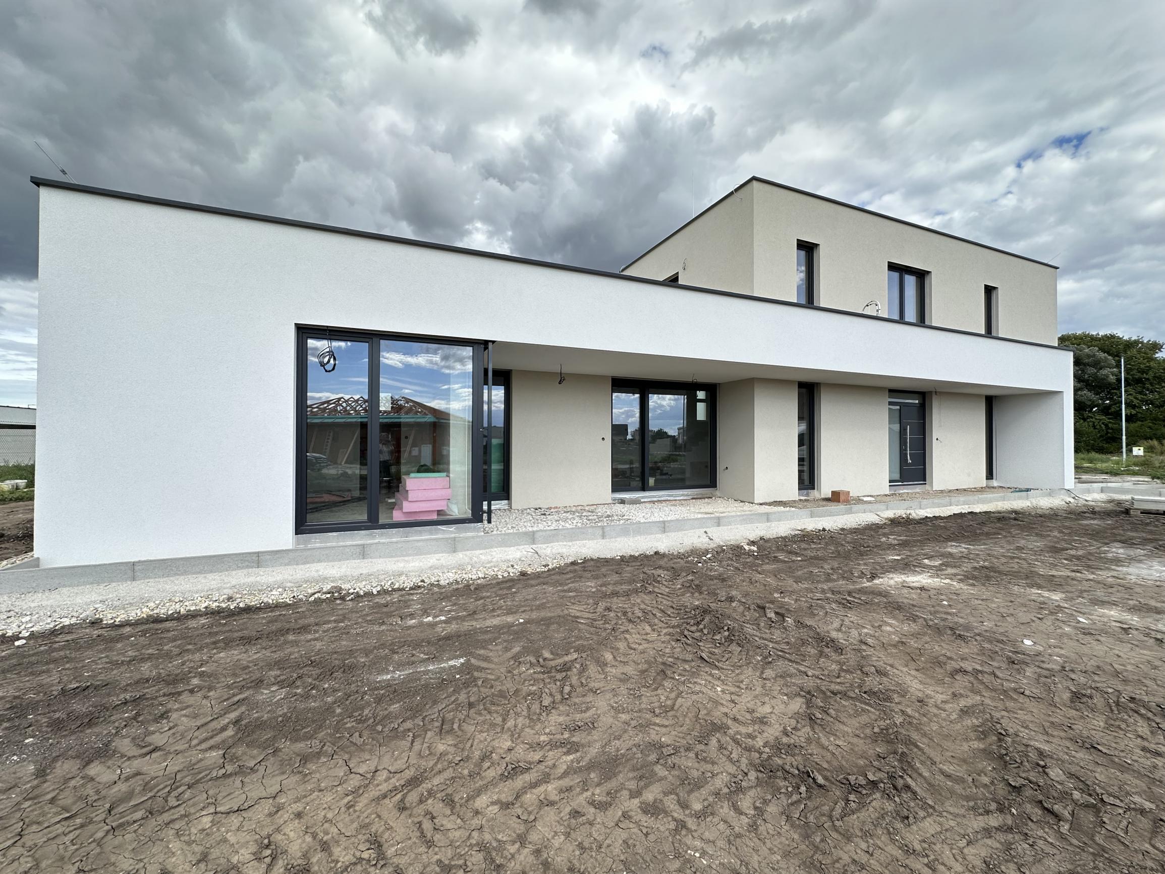 Exkluzívny 5-izbový rodinný dom s garážou a terasou – Biely Kostol pri Trnave