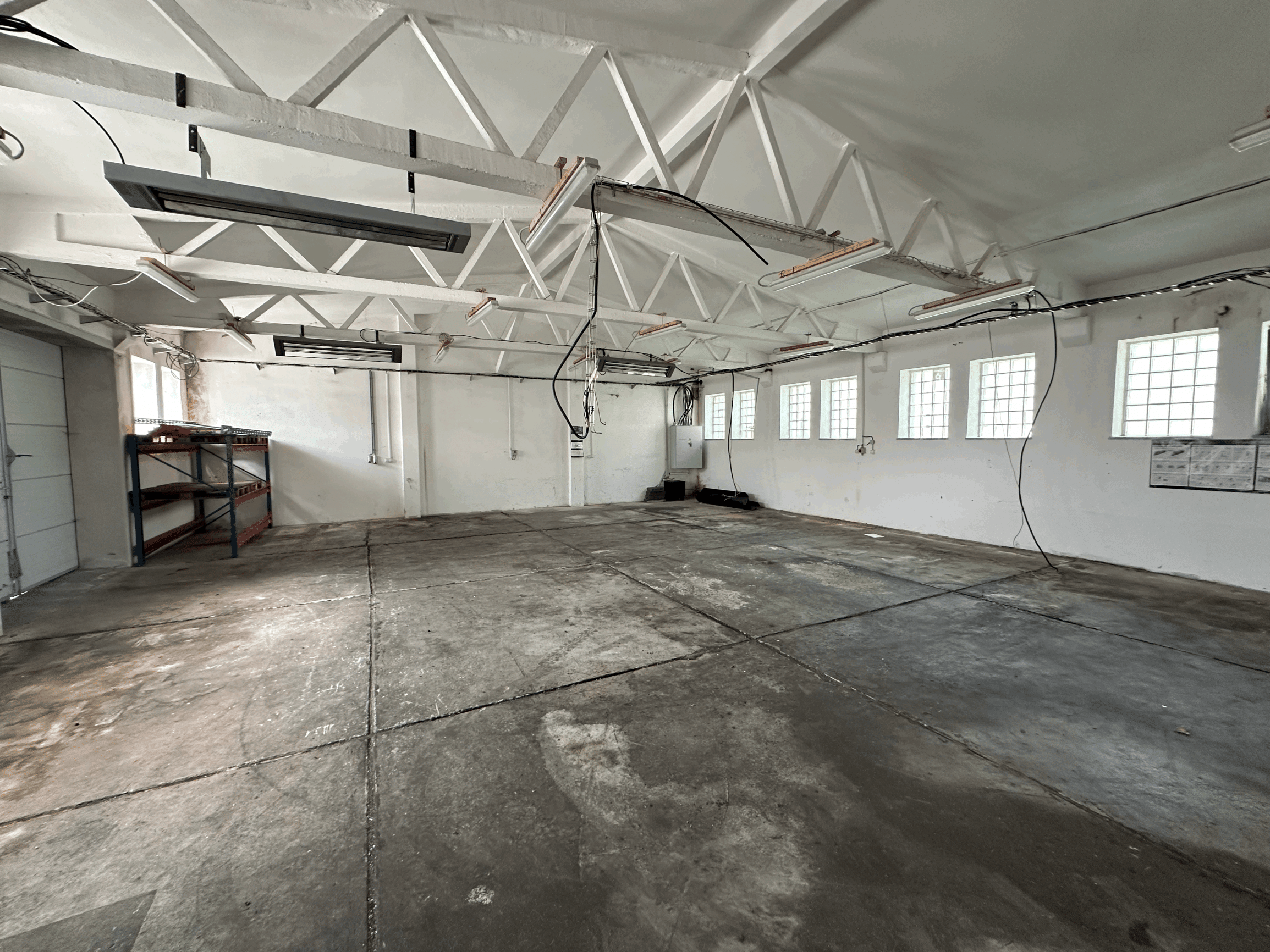 Na predaj vykurovaná výrobná hala s pozemkom – Dubnica nad Váhom, časť Prejta