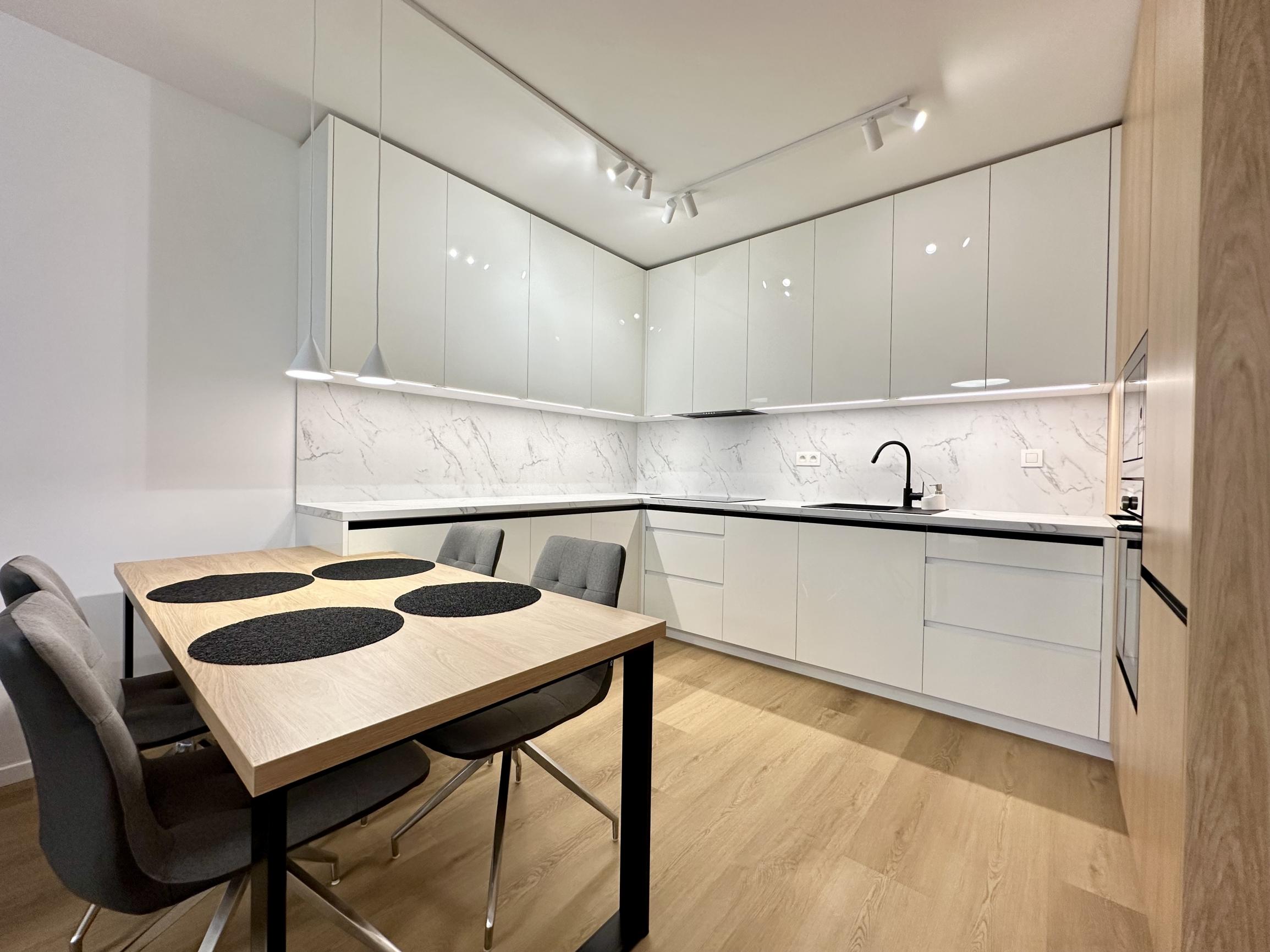 PRENÁJOM – 2-izbový štýlový byt v Rezidencii Hviezdoslavova, centrum Trnavy