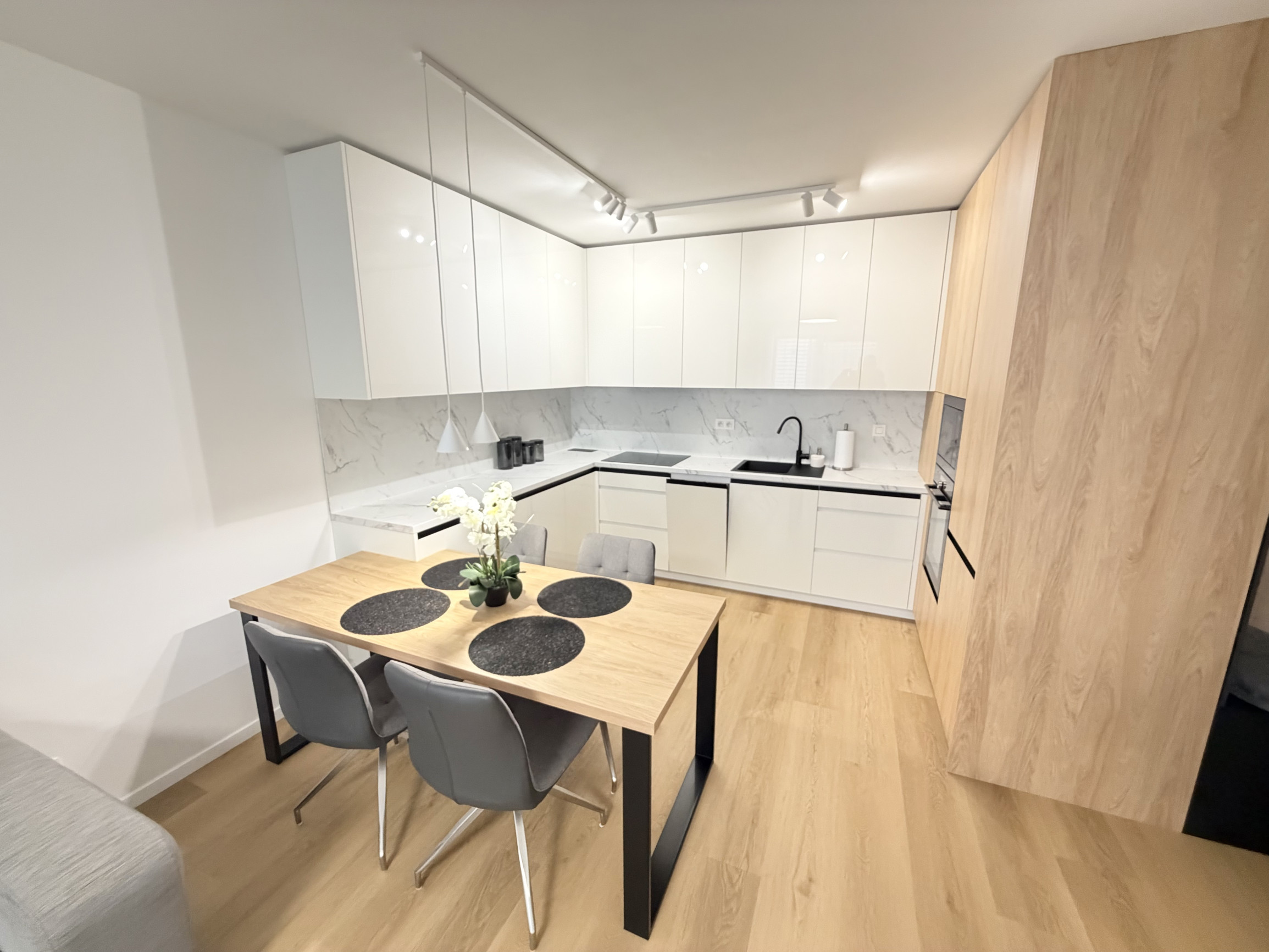 NA PRENÁJOM – 2-izbový štýlový byt v Rezidencii Hviezdoslavova, centrum Trnavy