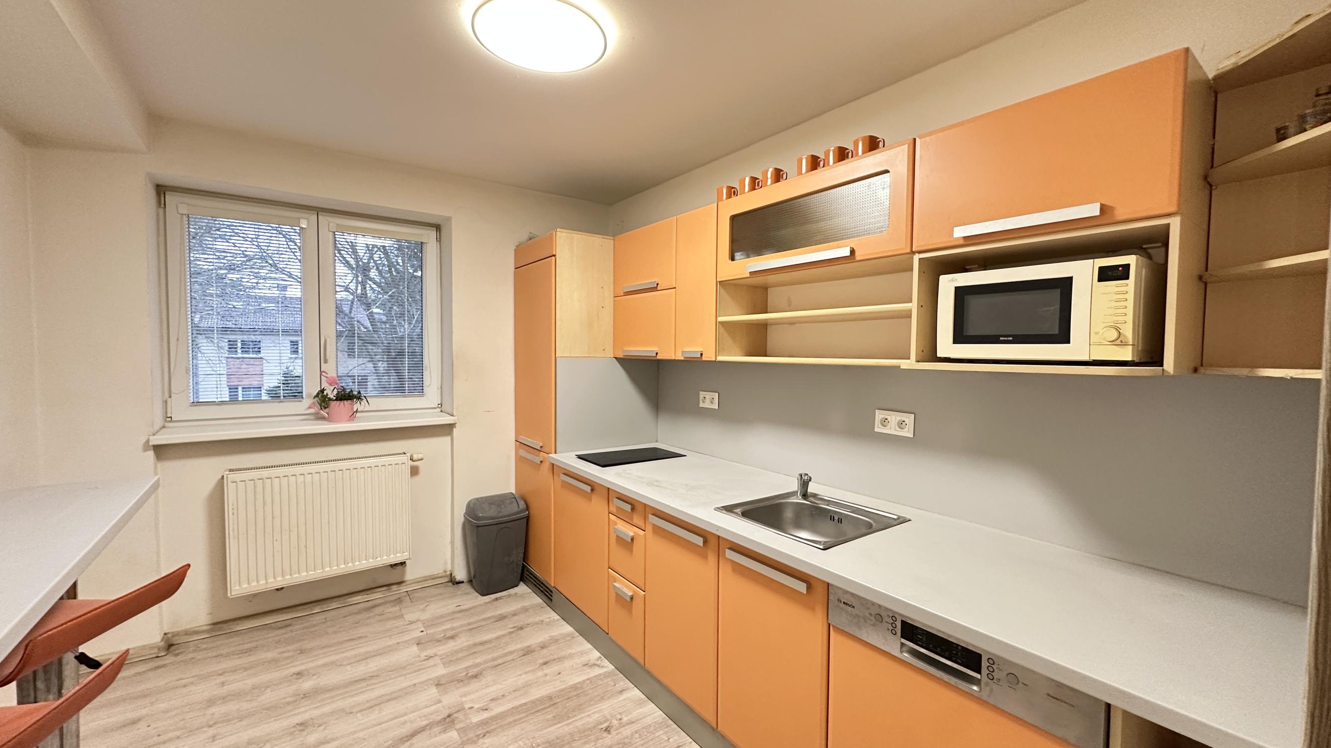 NA PREDAJ! 2-izbový byt v obľúbenej lokalite Vrbového