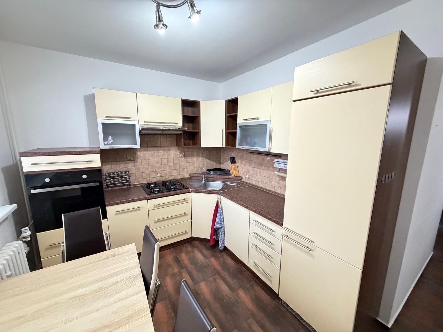 PREDAJ 3izb.byt s loggiou v Hlohovci