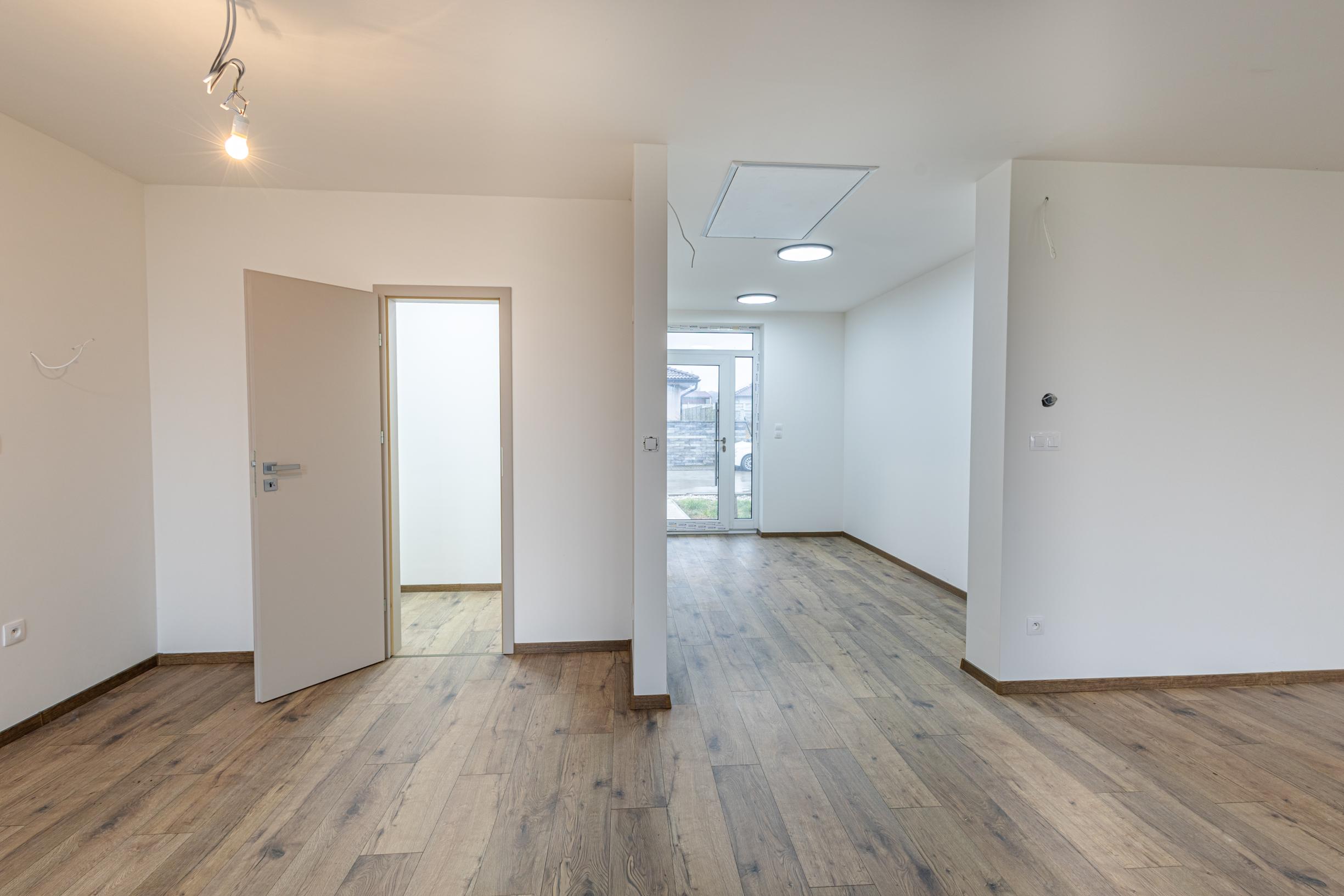 REZERVOVANÉ! Moderný 4-izbový bungalov v novej rezidenčnej štvrti – Nové Zámky