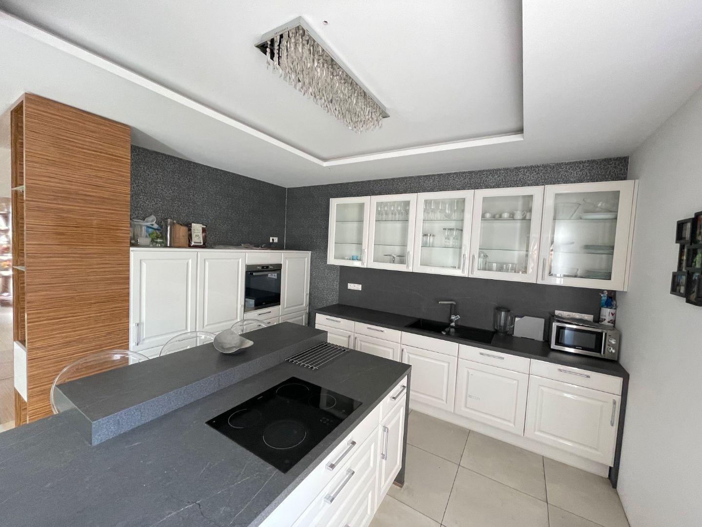 LUXUSNÝ 2 izb. byt s výmerou 4 izb. bytu, výmera aż 84m2, terasa, centrum mesta, Zelený Kríček, Trnava