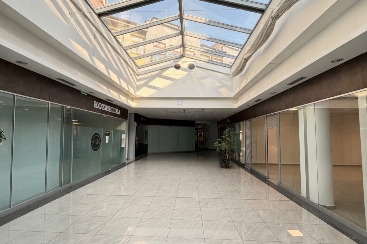 Prenájom EXKLUZÍVNY PRIESTOR PRIAMO V CENTRE , ul. Hviezdoslavova v TRNAVE