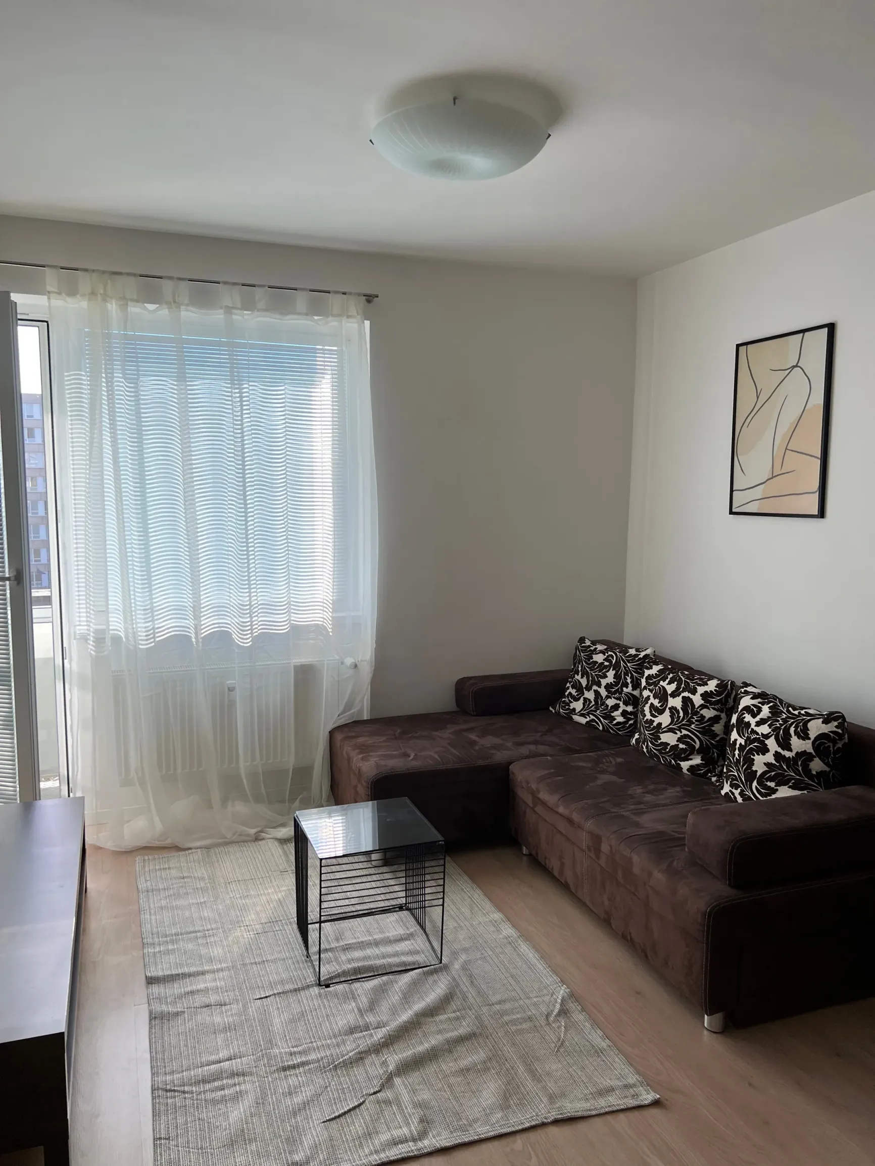 Svetlý 2-izbový byt v Ružinove s parkovacím státím