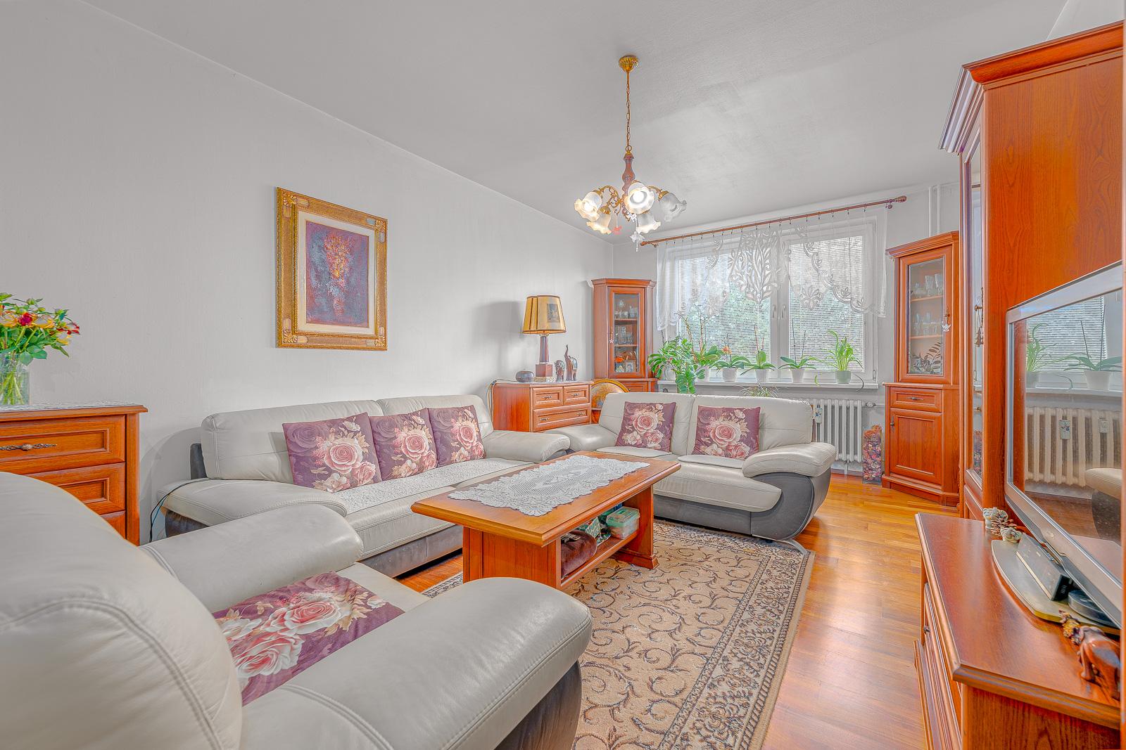 Piešťany veľký  3i byt, výmera až 84m2, balkón, + 20m2 pivnica, tichá lok. plná zelene, .