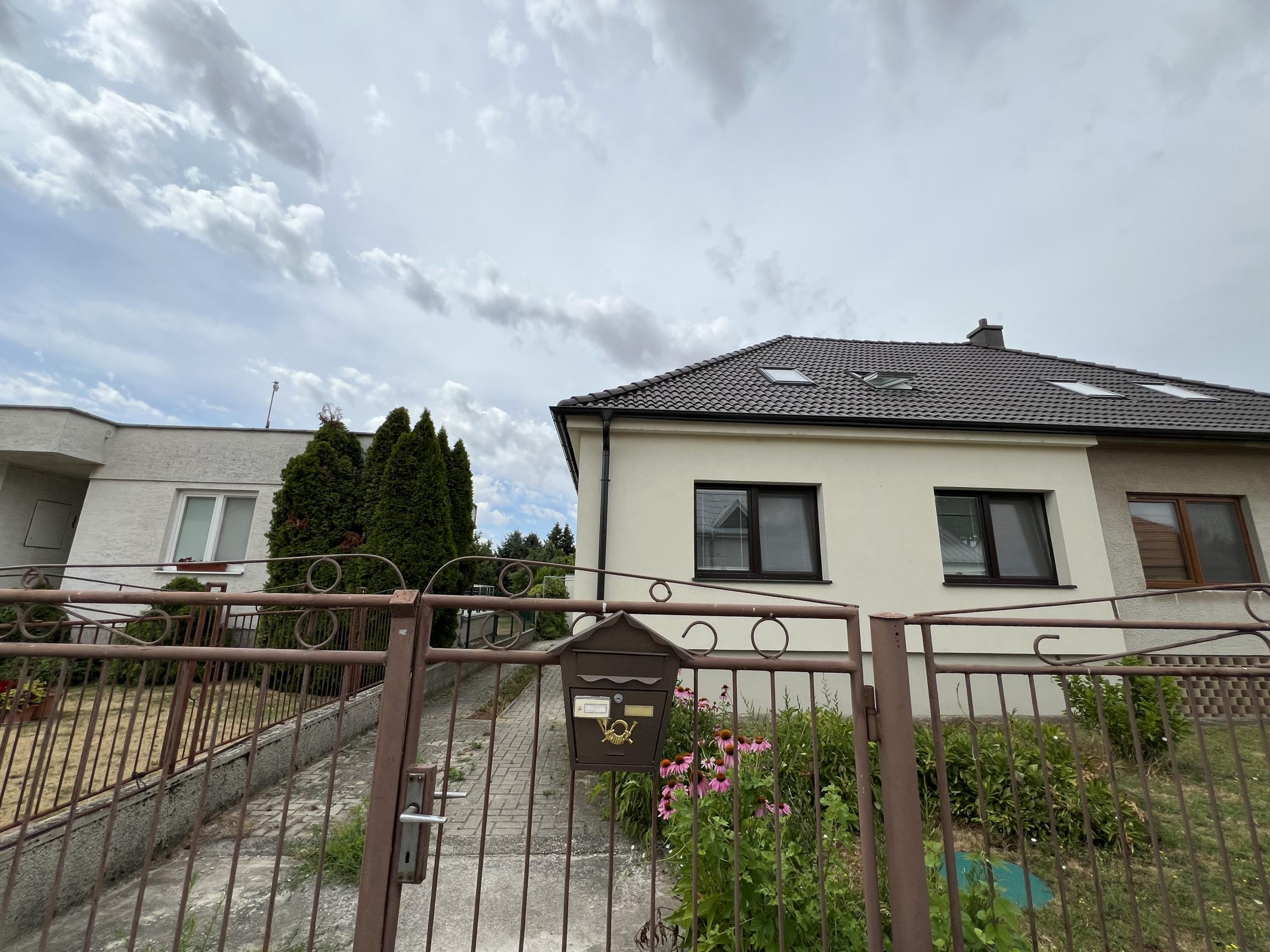 Exkluzívna ponuka: rekonštruovaný 5‑izbový dom s garážou a terasou