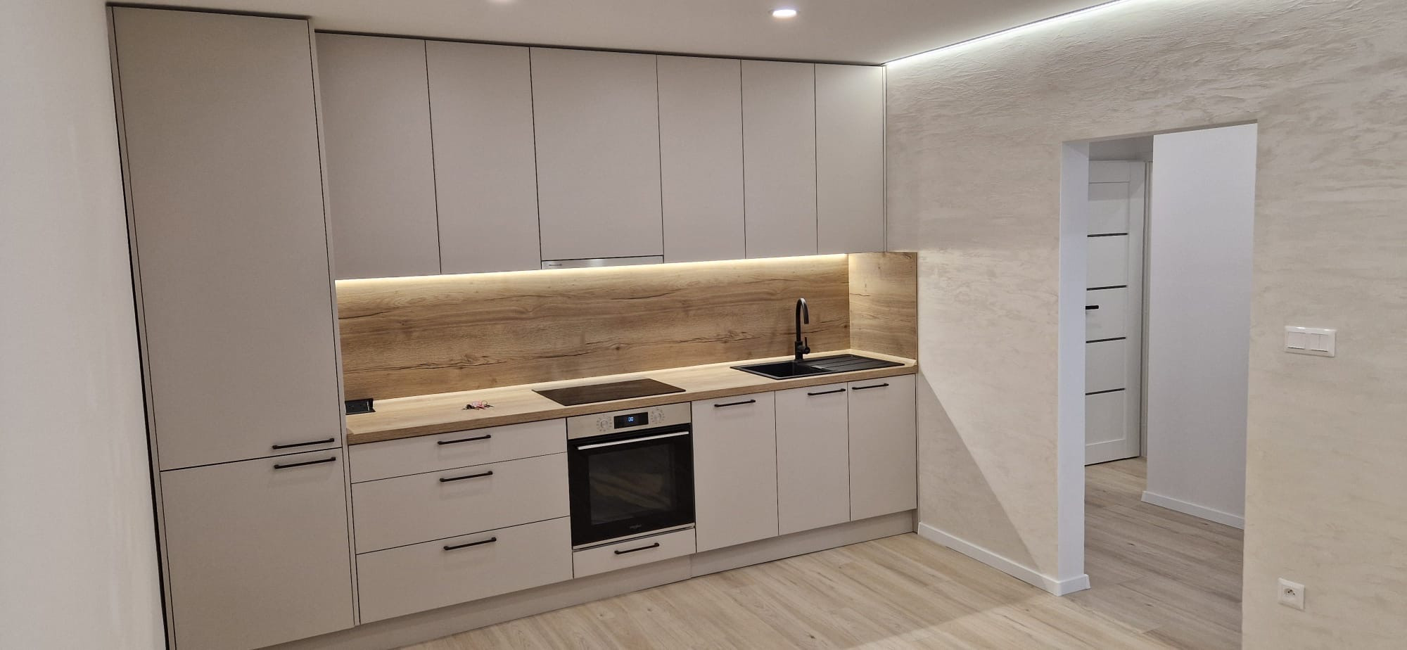 Na predaj 3.izb. byt, 64,5m2, loggia + GARÁŽ vo dvore, kompletná rekonštrukcia
