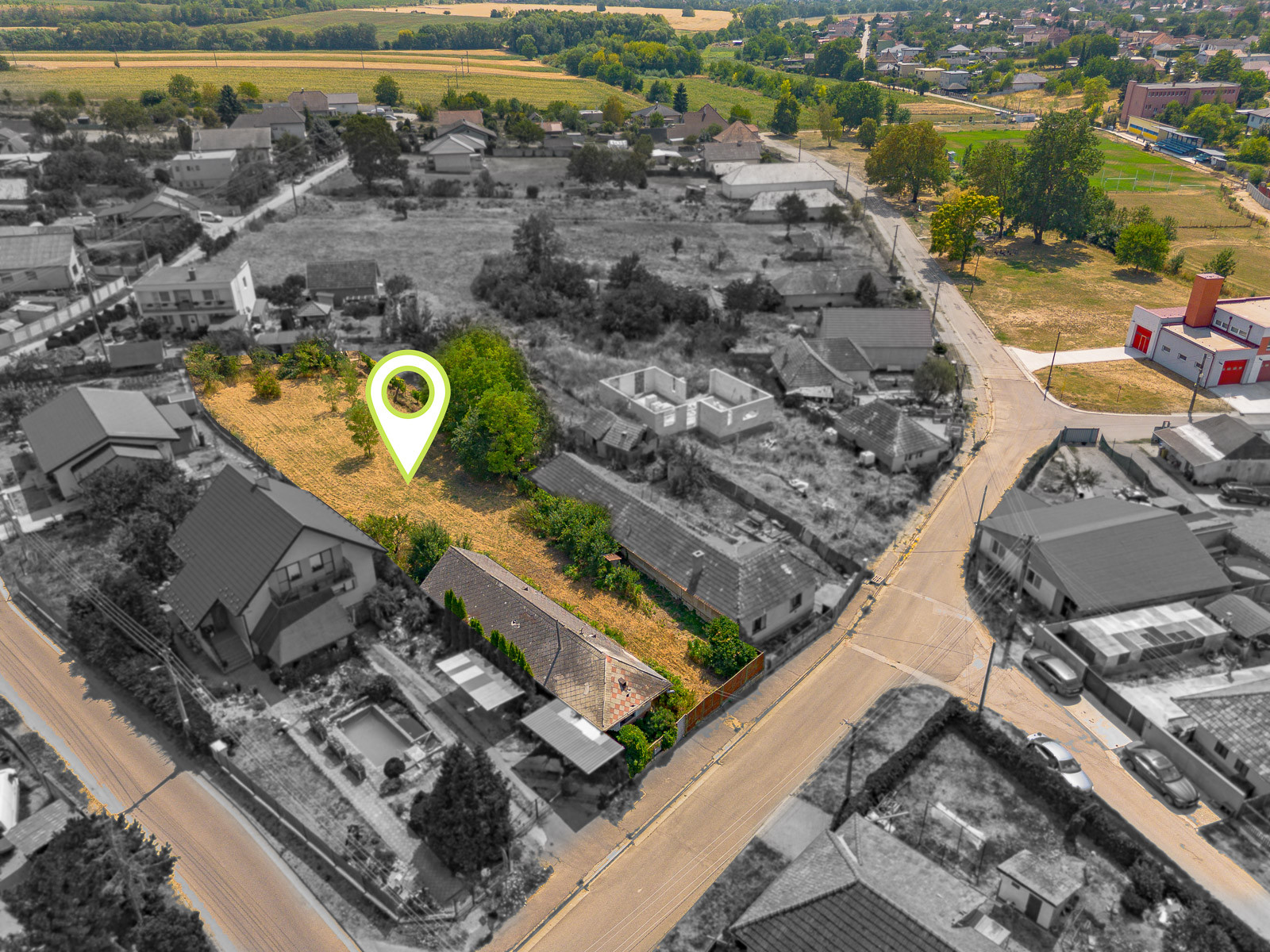 Stavebný pozemok 1 129 m² so starším domom – Svätoplukovo