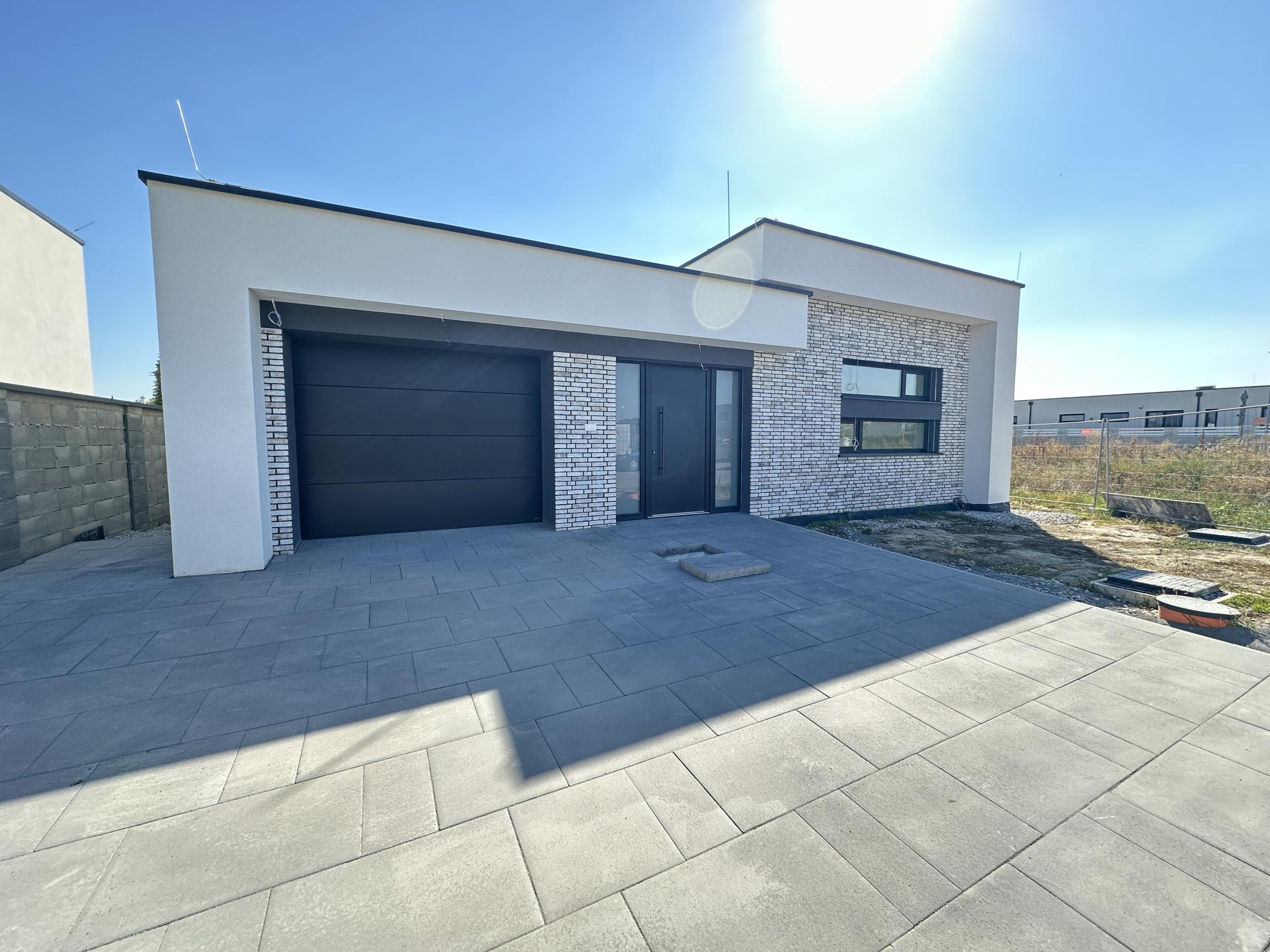Moderná novostavba RD, pozemok 600m2, zastavaná plocha 179m2, garáž